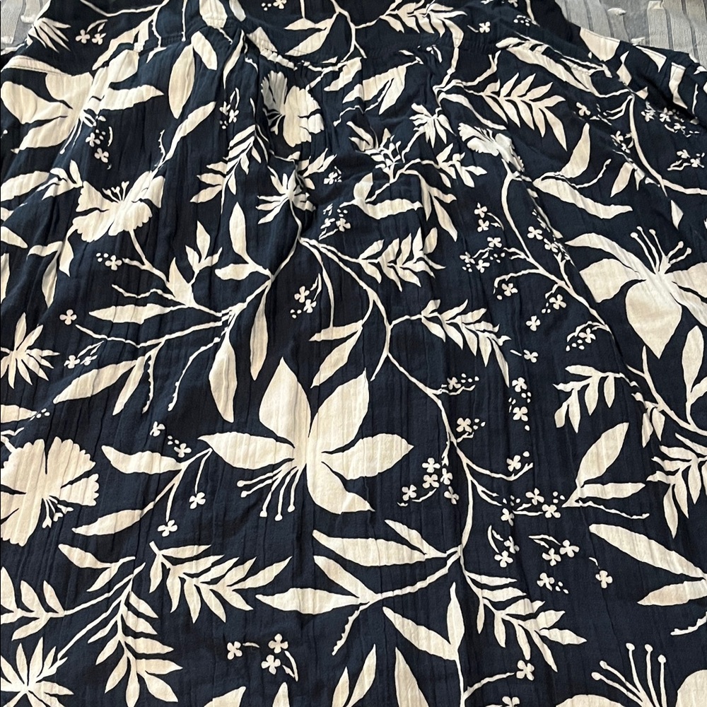 Navy and White Floral Blouse - Picture 4 of 4
